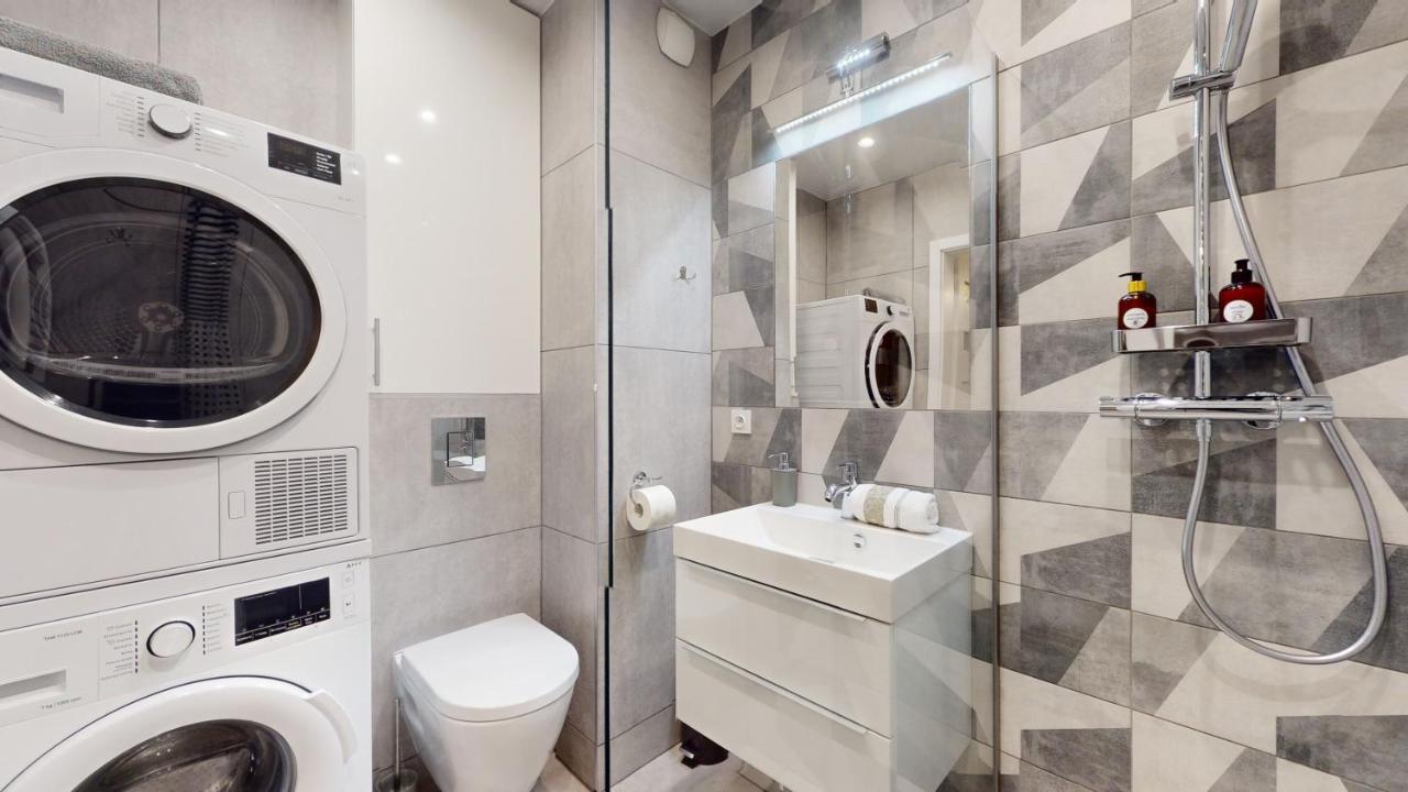 Family House Near The Market Square -Perfect For Family & Business Stays - Ksiecia Witolda Street 500 Steps To Market Square - 2 Bedrooms,2 Parking Places วรอตซวาฟ ภายนอก รูปภาพ